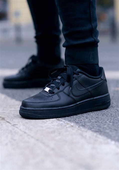 black air force 1 nike.